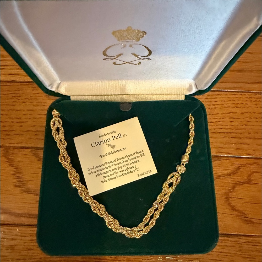 Clarion Pell - Grace Kelly - CollectionGold Twisted Rope Necklace